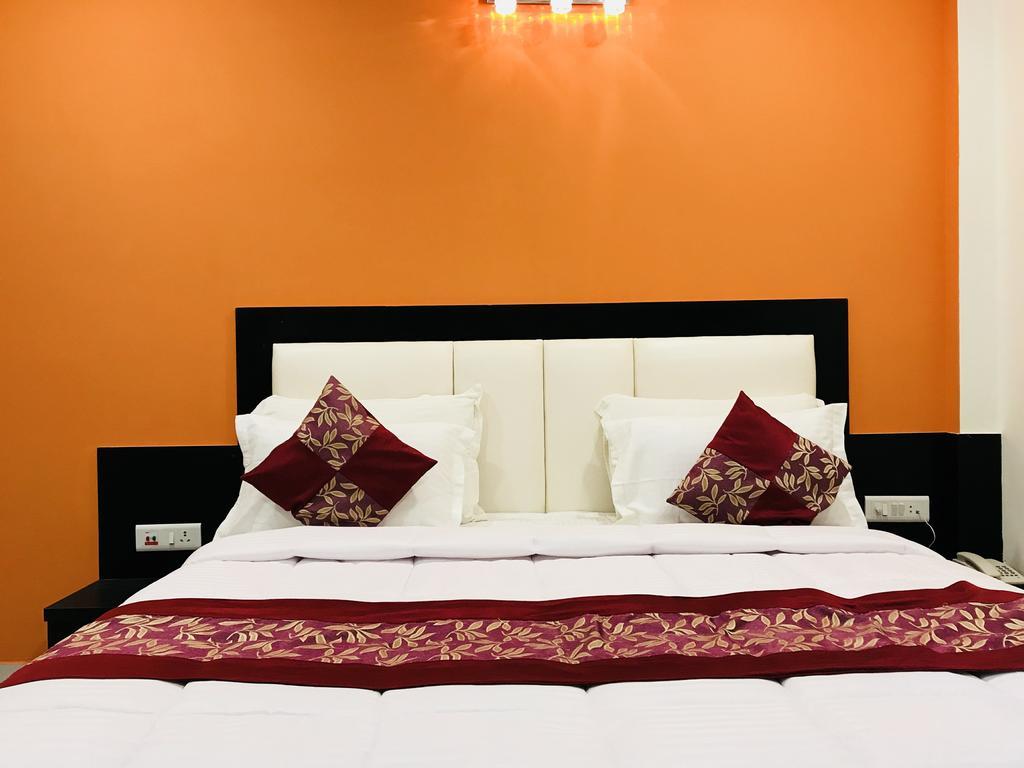 Hotel Aaradhya Residency Agra  Esterno foto