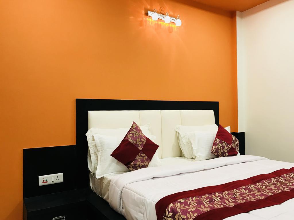 Hotel Aaradhya Residency Agra  Esterno foto